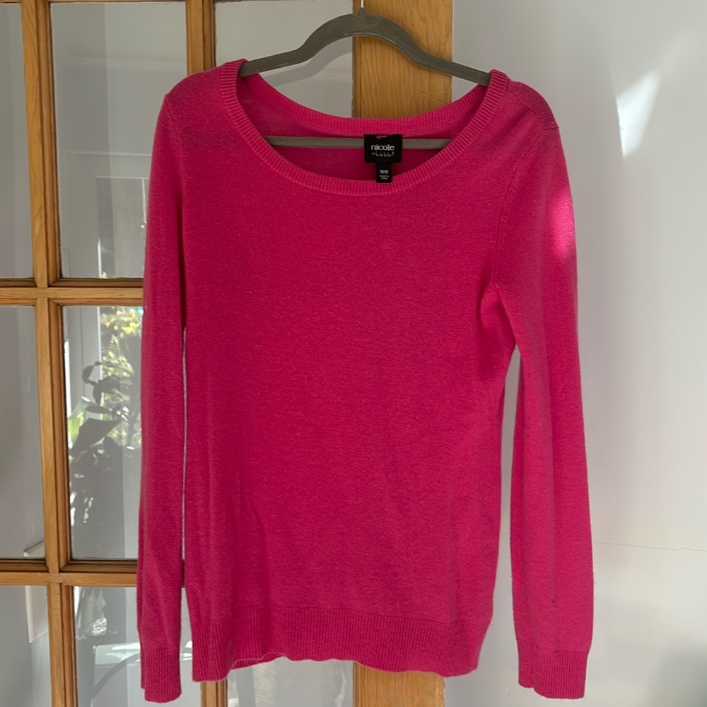 Like new Cashmere sweater women’s size medium Nicole Miller brand